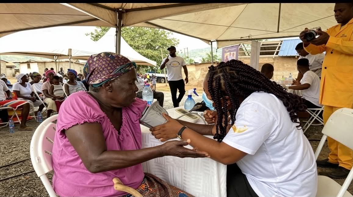 Hands of Gold Foundation: Health Screening and Donation Outreach Program at Fankyiniko, Nsawam - Photo 4
